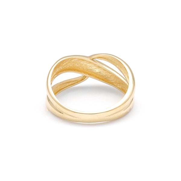 Anillo diseño especial en oro amarillo 14 kilates.