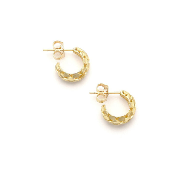 Aretes calados en oro amarillo 14 kilates.