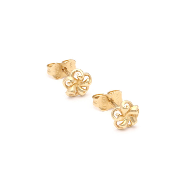 Aretes diseño especial motivo flor en oro amarillo 14 kilates.