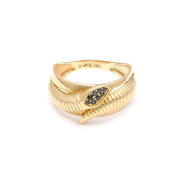 Anillo diseño especial motivo gusano con sintéticos en oro amarillo 14 kilates.
