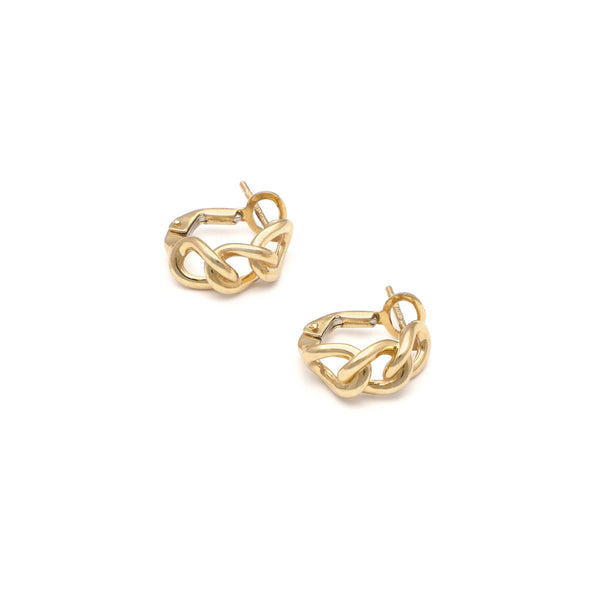 Aretes calado en oro amarillo 14 kilates.