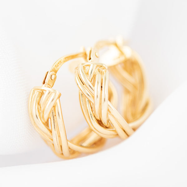 Arracadas trenzadas en oro amarillo 14 kilates.