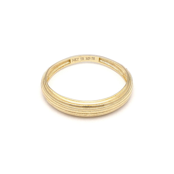 Anillo acanalado en oro amarillo 14 kilates.