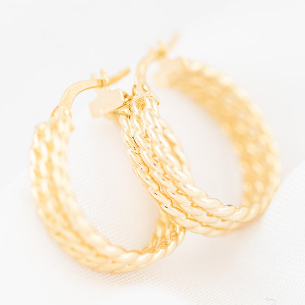 Arracadas diseño especial en oro amarillo 14 kilates.