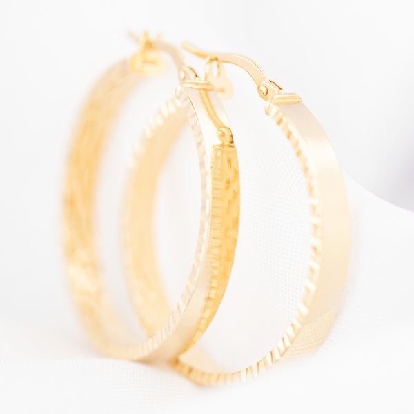 Arracadas diseño especial en oro amarillo 14 kilates.