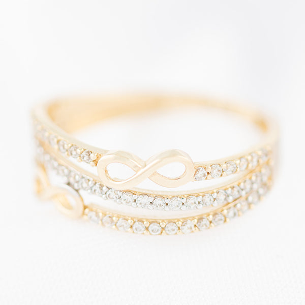Anillo calado motivo infinitos con circonias en oro amarillo 14 kilates.