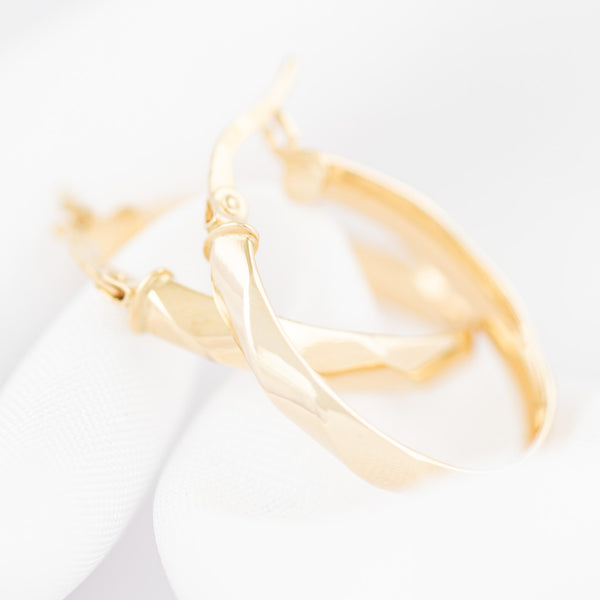 Arracadas facetadas en oro amarillo 14 kilates.