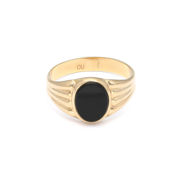 Anillo estriado con sintético en oro amarillo 14 kilates.