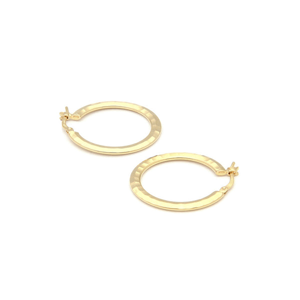 Arracadas huecas en oro amarillo 14 kilates.