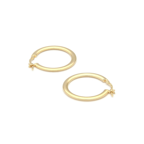 Arracadas huecas en oro amarillo 14 kilates.