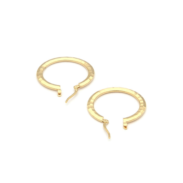 Arracadas huecas en oro amarillo 14 kilates.