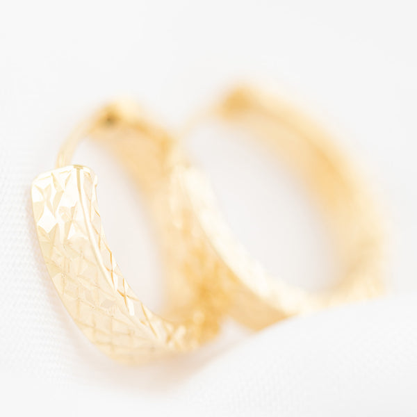 Arracadas facetadas en oro amarillo 14 kilates.