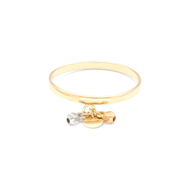 Anillo liso con colgantes en oro tres tonos 14 kilates.