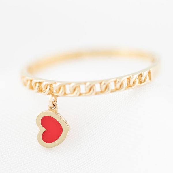 Anillo calado con colgante motivo corazón en oro amarillo 14 kilates.