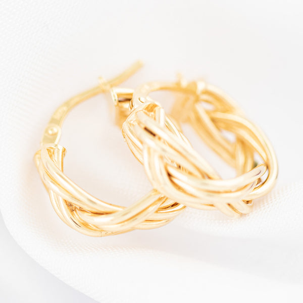 Arracadas trenzadas en oro amarillo 14 kilates.