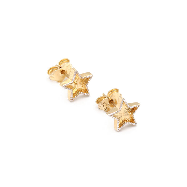 Aretes diseño especial motivo estrella en oro amarillo 14 kilates.
