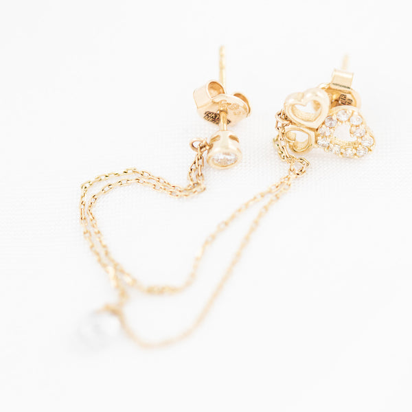 Aretes dobles calados con colgante, circonias motivo corazón en oro amarillo 14 kilates.