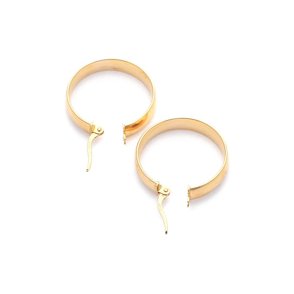 Arracadas lisas en oro amarillo 14 kilates.