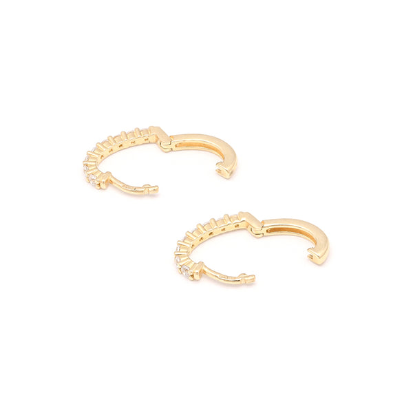Arracadas diseño especial motivo corazón con circonias en oro amarillo 14 kilates.