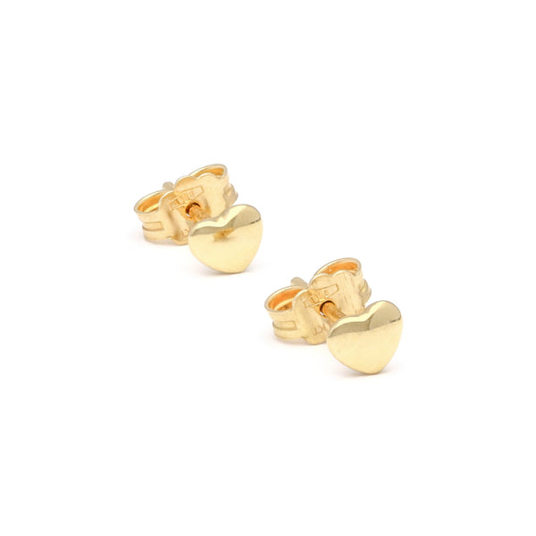 Aretes lisos motivo corazón en oro amarillo 14 kilates.