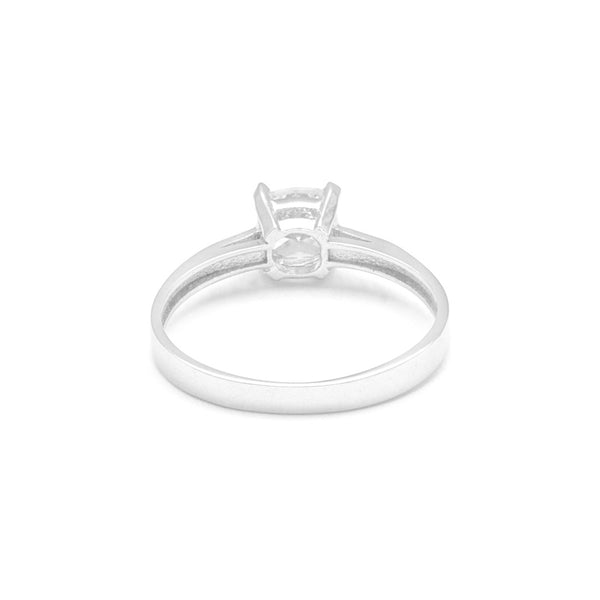 Anillo de compromiso con circonia en oro blanco 14 kilates.