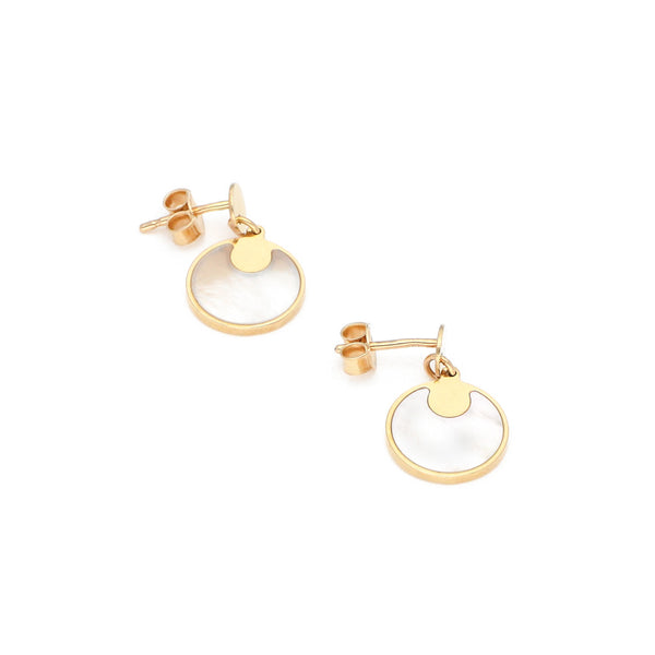 Aretes diseño especial con madre perla en oro amarillo 14 kilates.