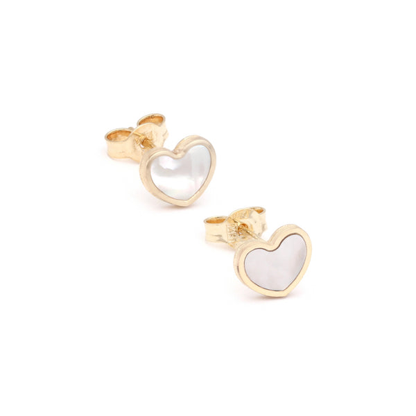 Arete diseño especial con madre perla motivo corazón en oro amarillo 14 kilates.