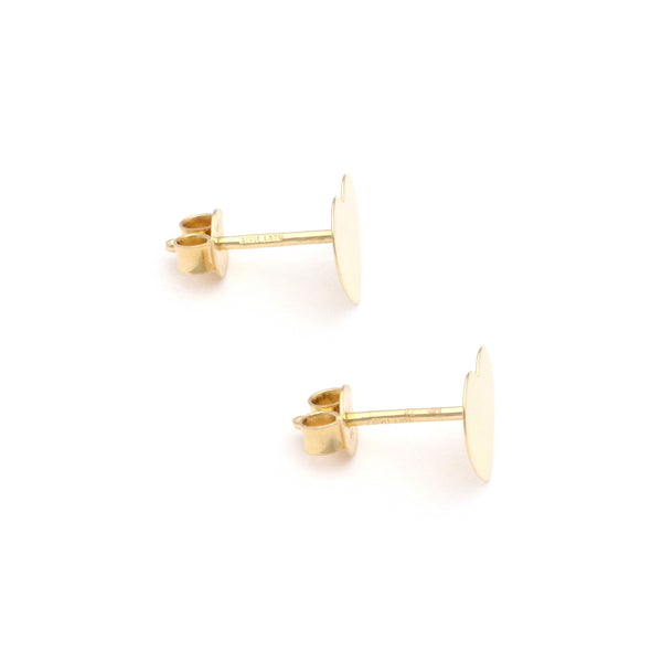 Aretes lisos motivo corazón en oro amarillo 14 kilates.