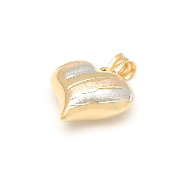 Dije hueco motivo corazón en oro amarillo 14 kilates.