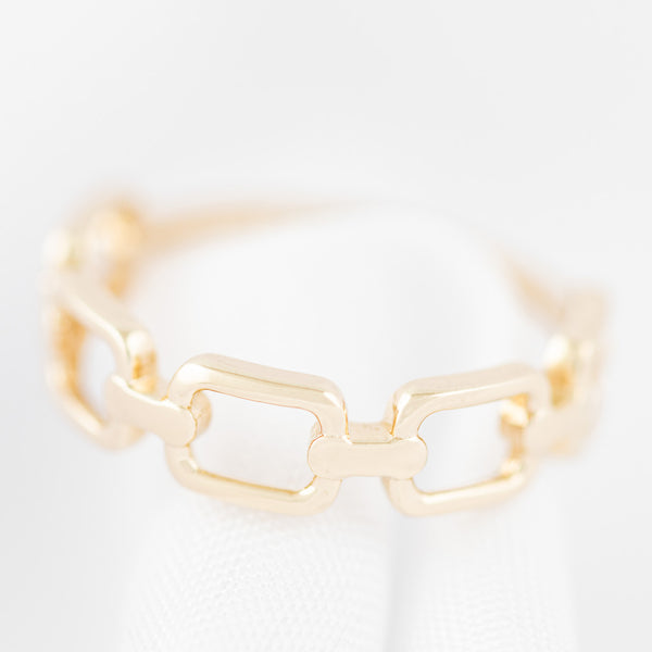 Anillo calado en oro amarillo 14 kilates.