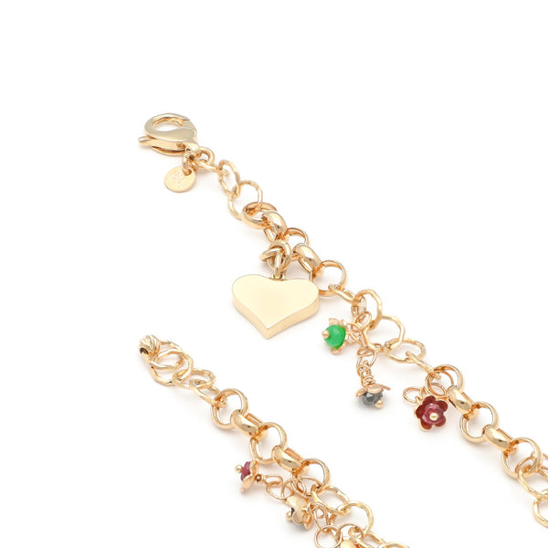 Pulsera eslabón cruzado con colgantes motivo corazón y sintéticos en oro amarillo 14 kilates.
