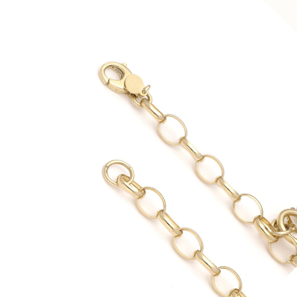 Pulsera eslabón cruzado con colgantes motivo candado y llave en oro amarillo 14 kilates.