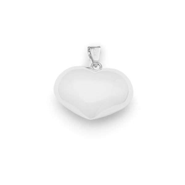 Dije hueco motivo corazón en oro blanco 14 kilates.