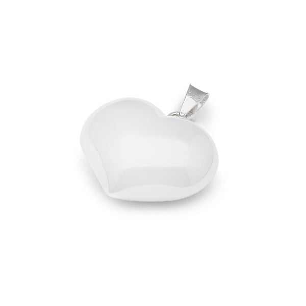 Dije hueco motivo corazón en oro blanco 14 kilates.