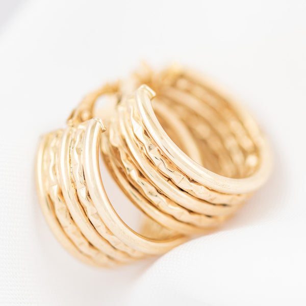 Arracadas facetadas en oro amarillo 14 kilates.