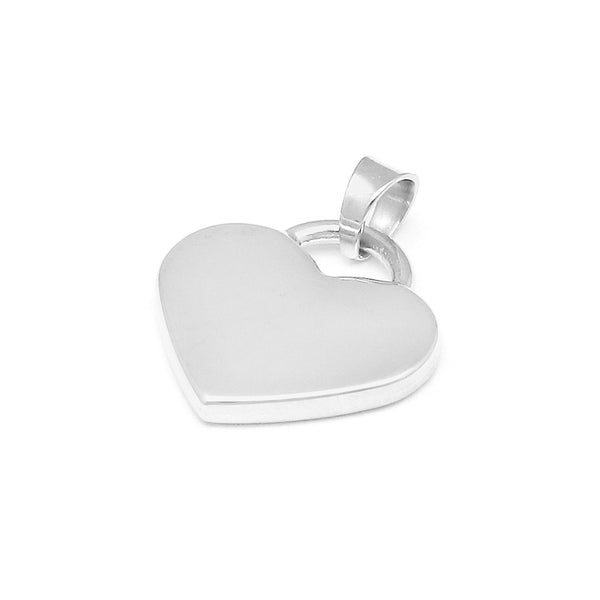 Dije liso motivo corazón en oro blanco 14 kilates.