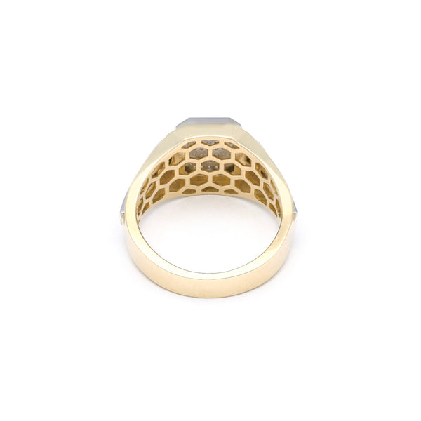 Anillo tipo sello con circonias en oro dos tonos 14 kilates.