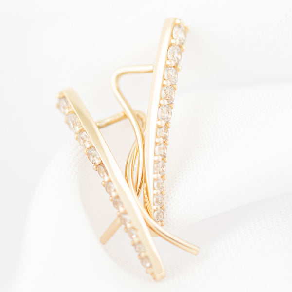 Aretes estilizados con circonias en oro amarillo 14 kilates.