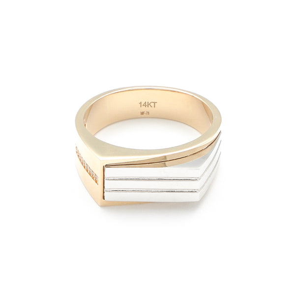 Anillo diseño especial con circonias en oro dos tonos 14 kilates.