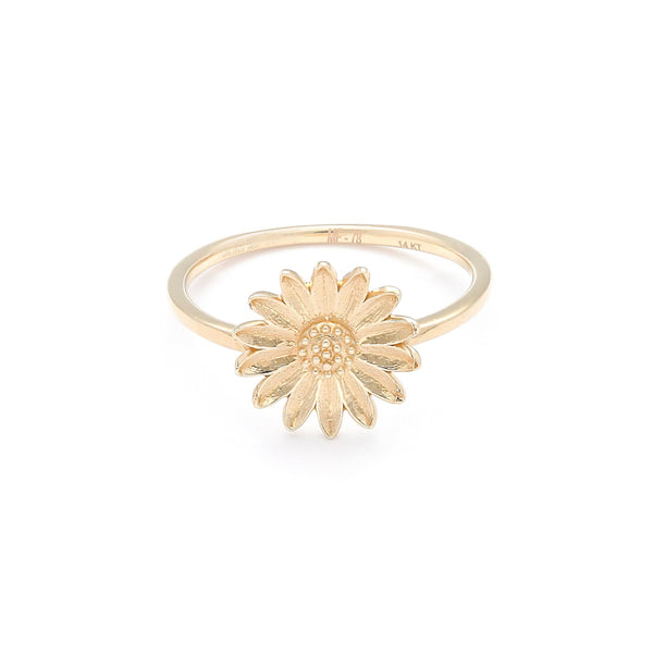 Anillo diseño especial motivo flor en oro amarillo 14 kilates.