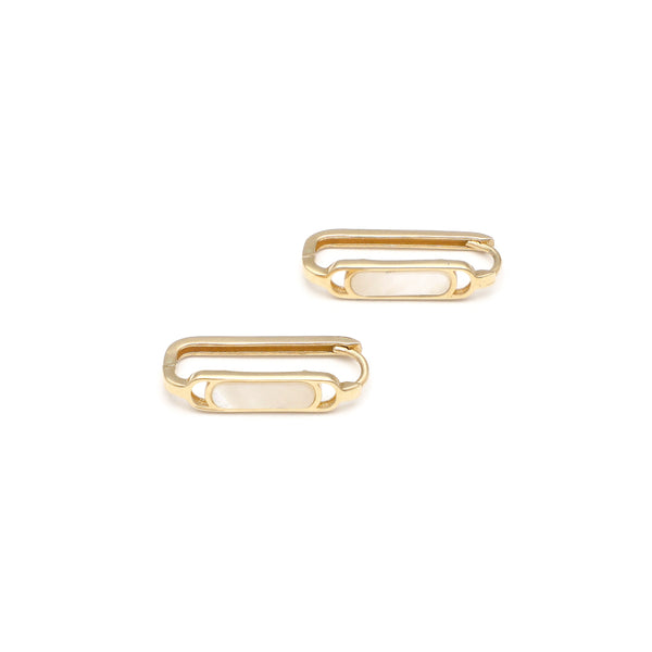 Aretes estilizados con madre perla en oro amarillo 14 kilates.