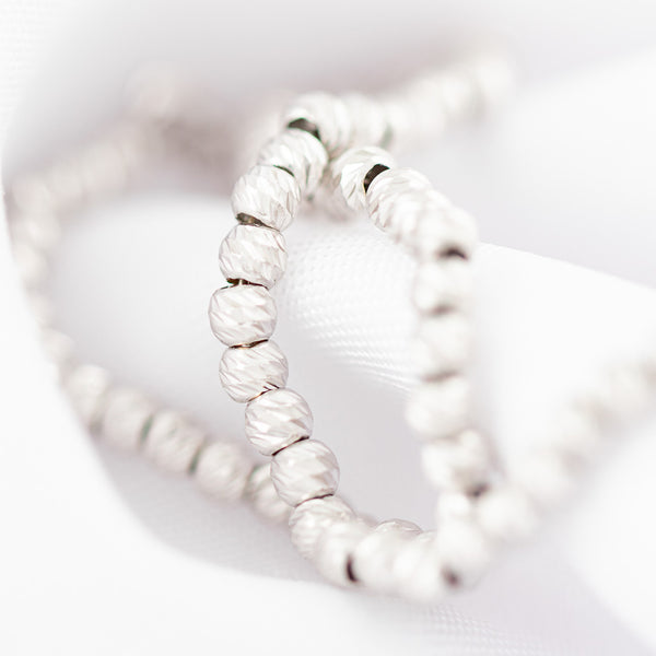 Pulsera eslabón boleado en oro blanco 14 kilates.