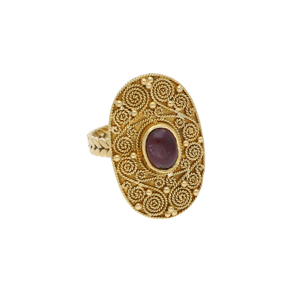 Anillo diseño especial con rubí en oro amarillo 18 kilates.
