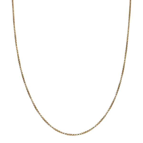 Collar eslabón cuadrado cruzado en oro amarillo 18 kilates.