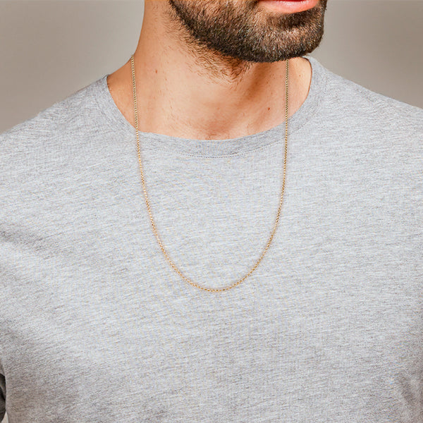 Collar eslabón cuadrado cruzado en oro amarillo 18 kilates.