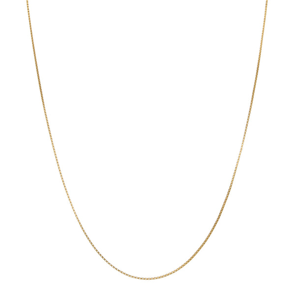 Collar eslabón cuadrado cruzado en oro amarillo 18 kilates.