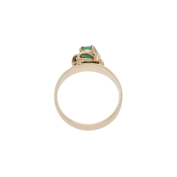 Anillo diseño especial con esmeralda en oro amarillo 12 kilates.