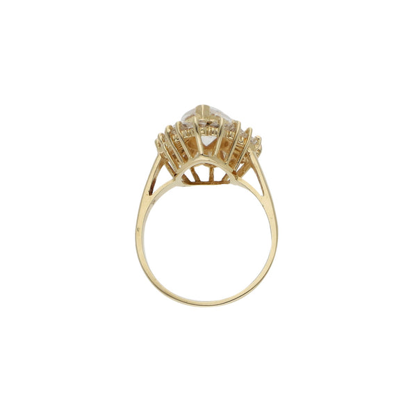Anillo diseño especial con circonias en oro amarillo 14 kilates.