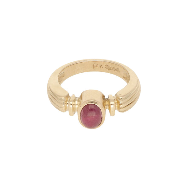 Anillo diseño especial con rubí en oro amarillo 14 kilates.