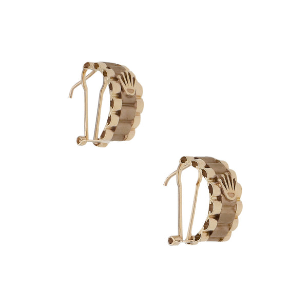 Aretes estriados con aplicación motivo corona en oro amarillo 14 kilates.